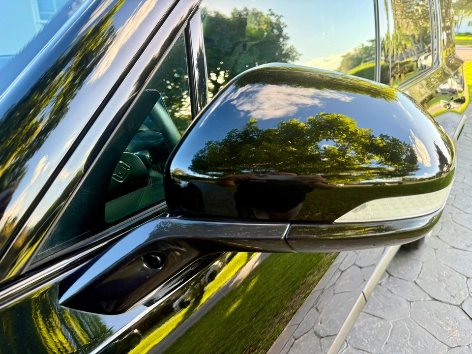 2023 Rivian R1S - Image 28 of 31
