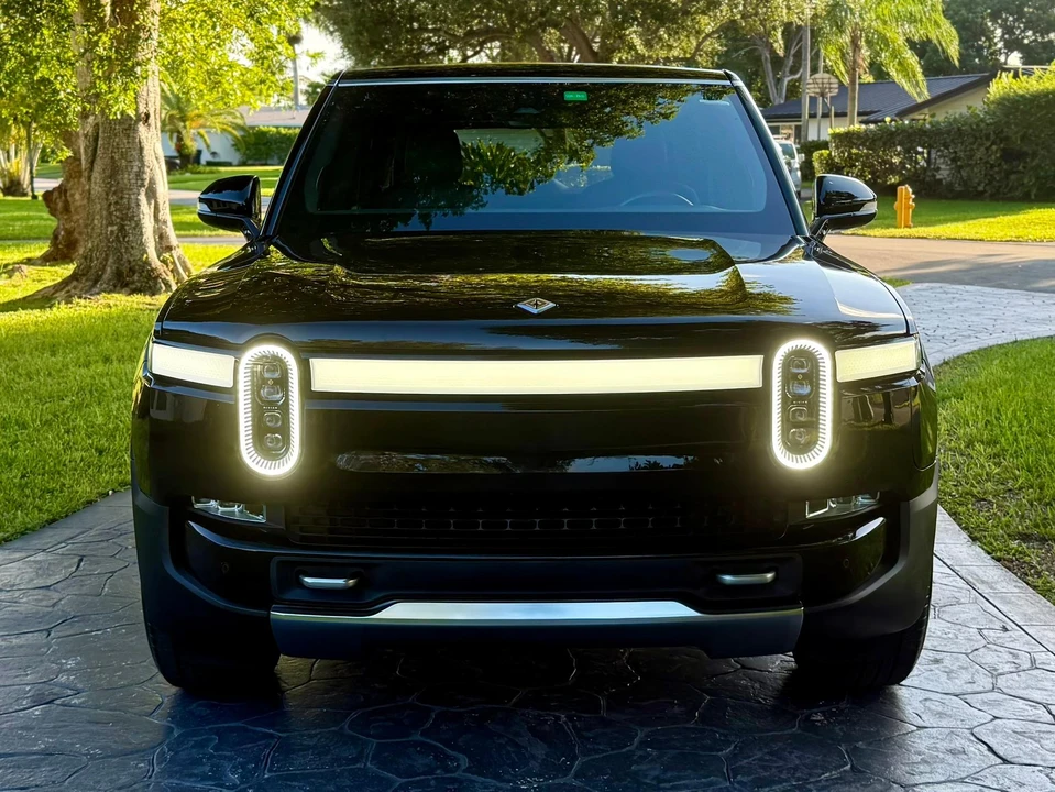 2023 Rivian R1S - Image 6 of 31