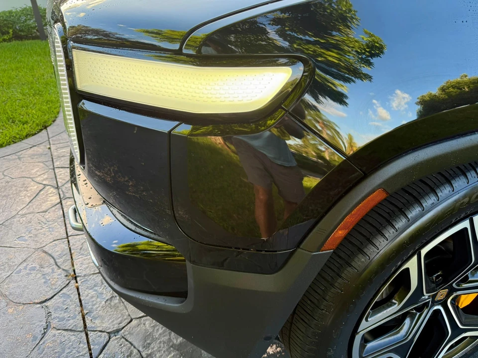 2023 Rivian R1S - Image 29 of 31