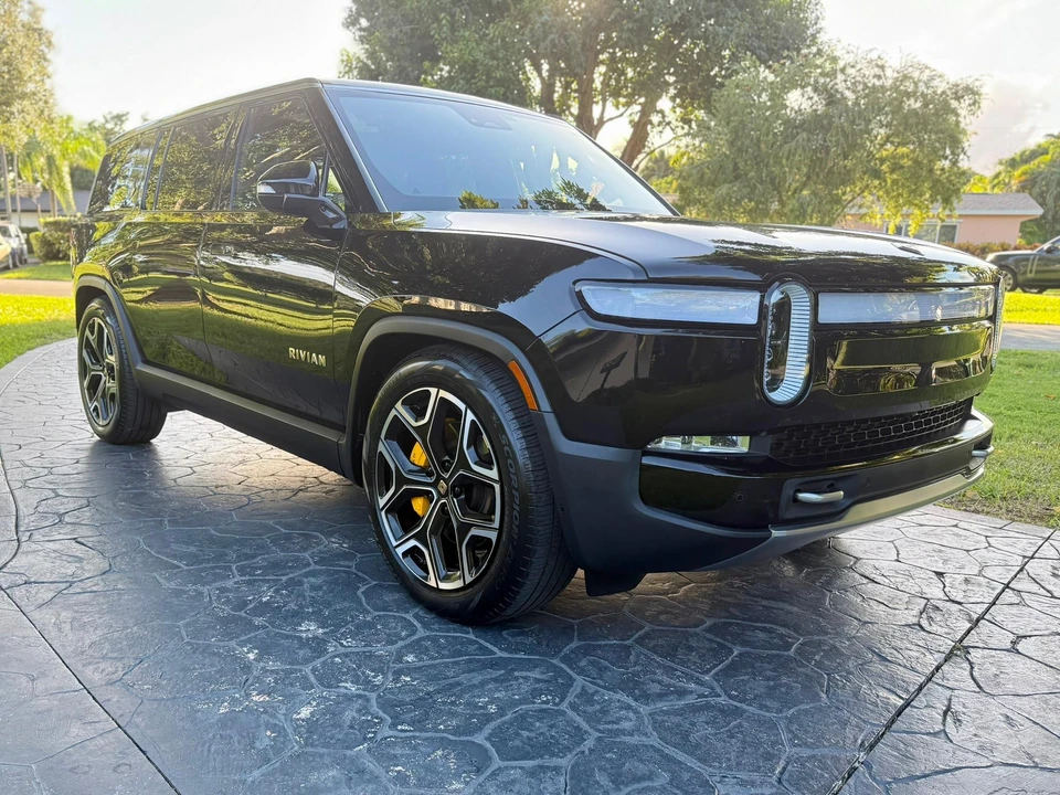 2023 Rivian R1S - Image 21 of 31