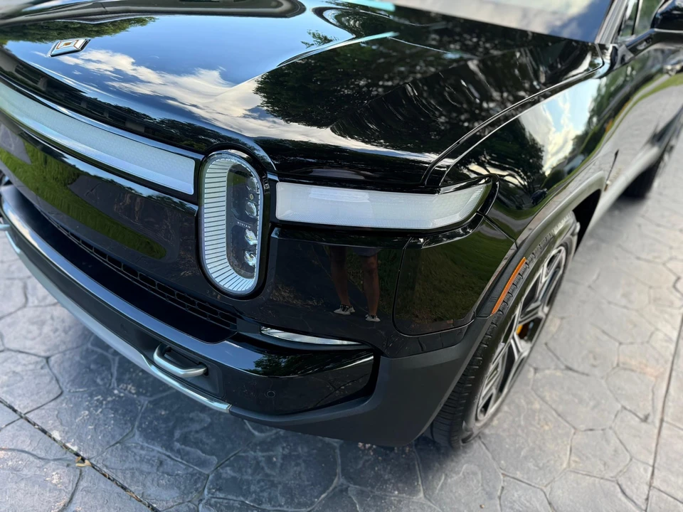 2023 Rivian R1S - Image 27 of 31