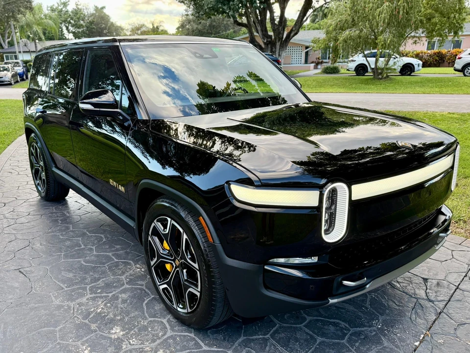 2023 Rivian R1S - Image 22 of 31