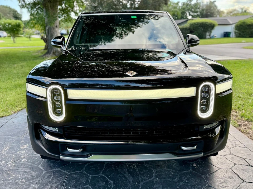 2023 Rivian R1S - Image 7 of 31