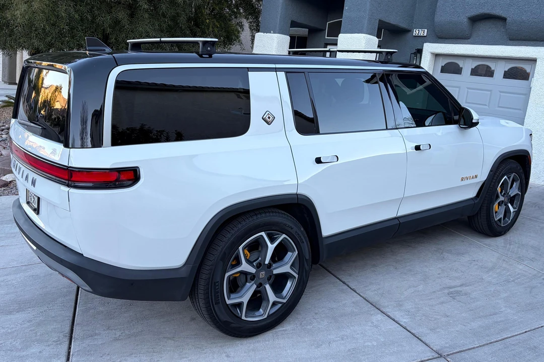 2023 Rivian R1S - Image 4 of 31