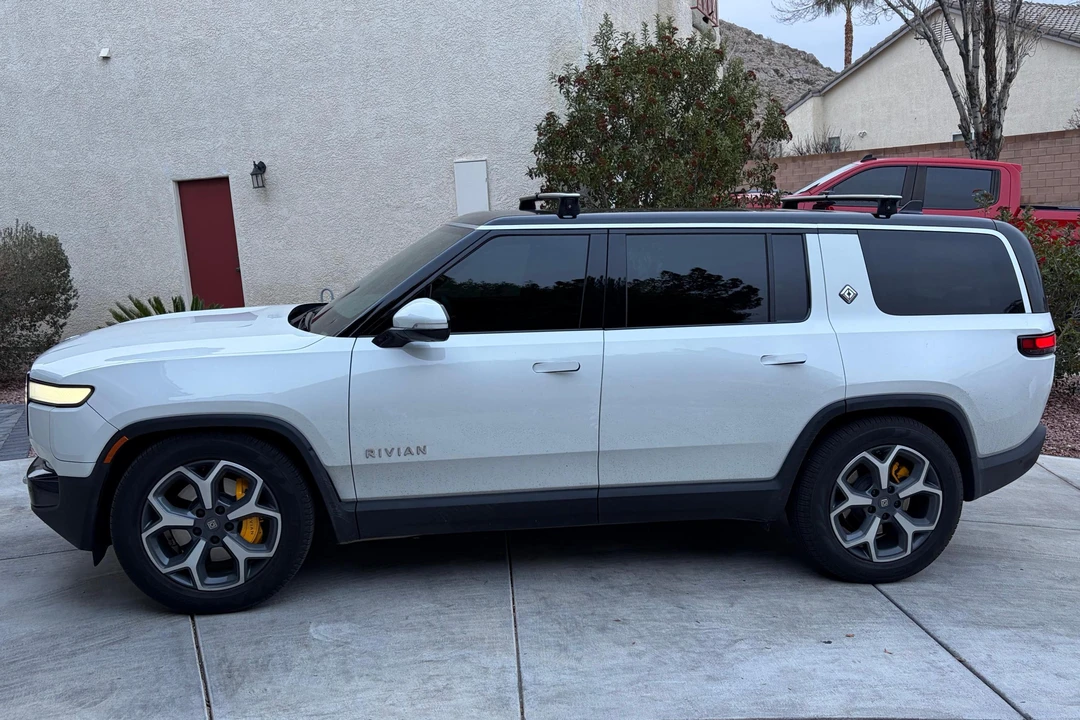 2023 Rivian R1S - Image 3 of 31