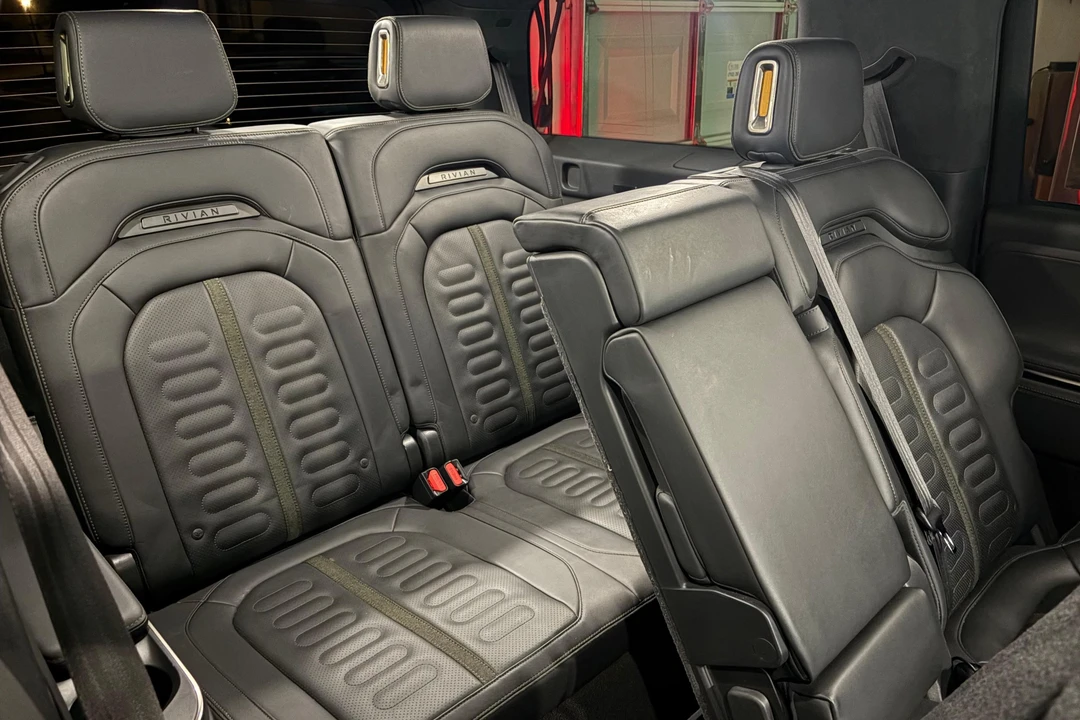2023 Rivian R1S - Image 25 of 31