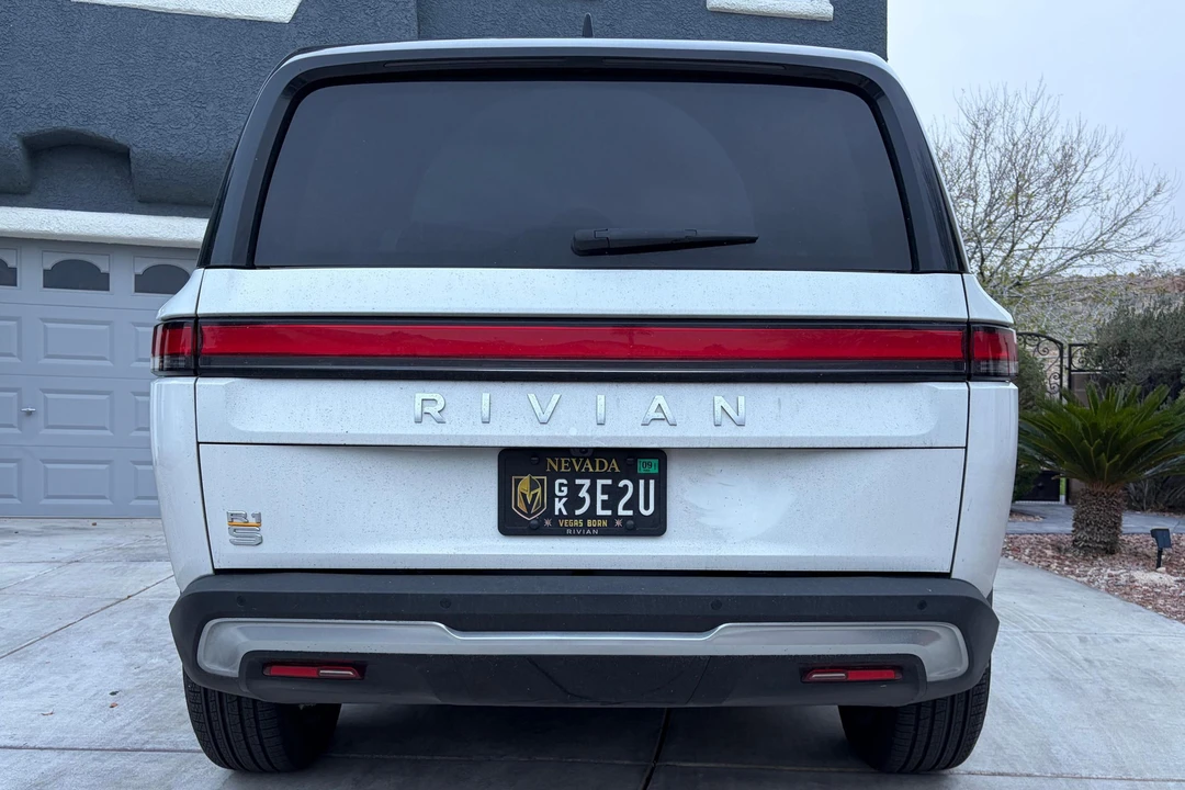 2023 Rivian R1S - Image 5 of 31