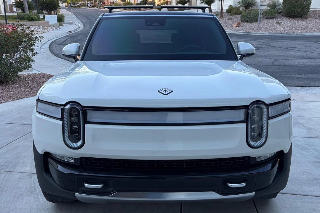 2023 Rivian R1S - Image 2 of 31