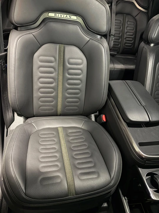 2023 Rivian R1S - Image 31 of 31