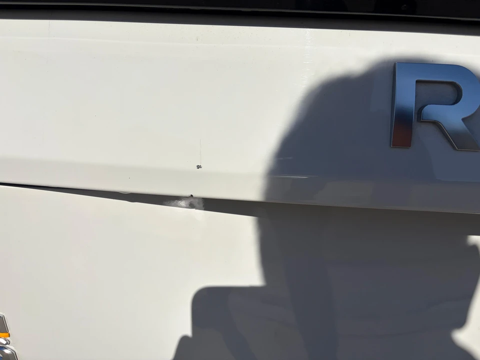 2023 Rivian R1S - Image 14 of 31