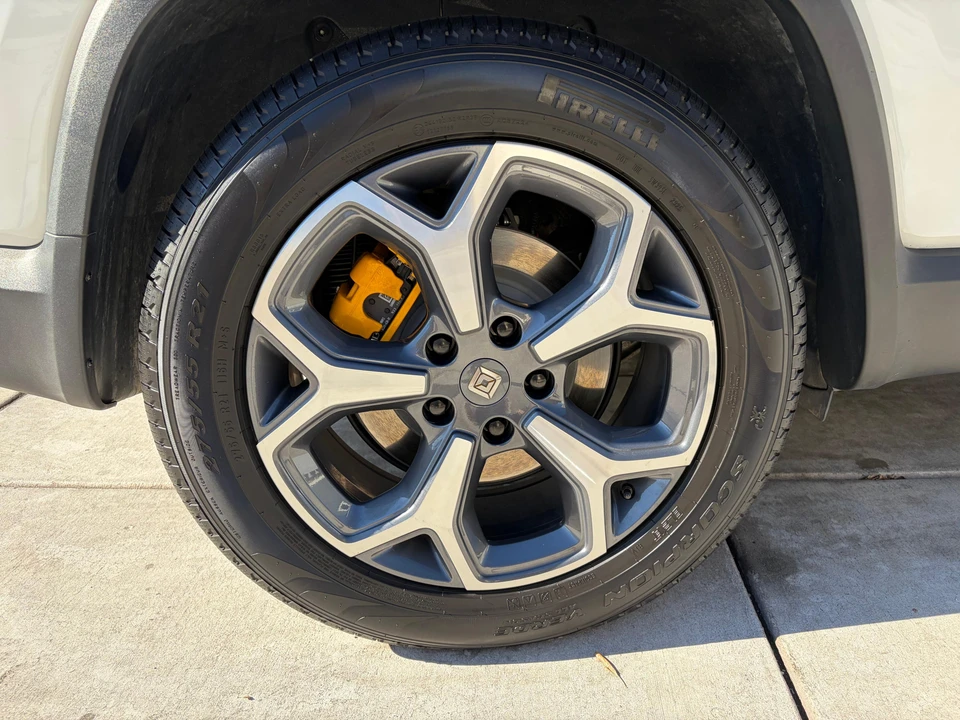 2023 Rivian R1S - Image 17 of 31