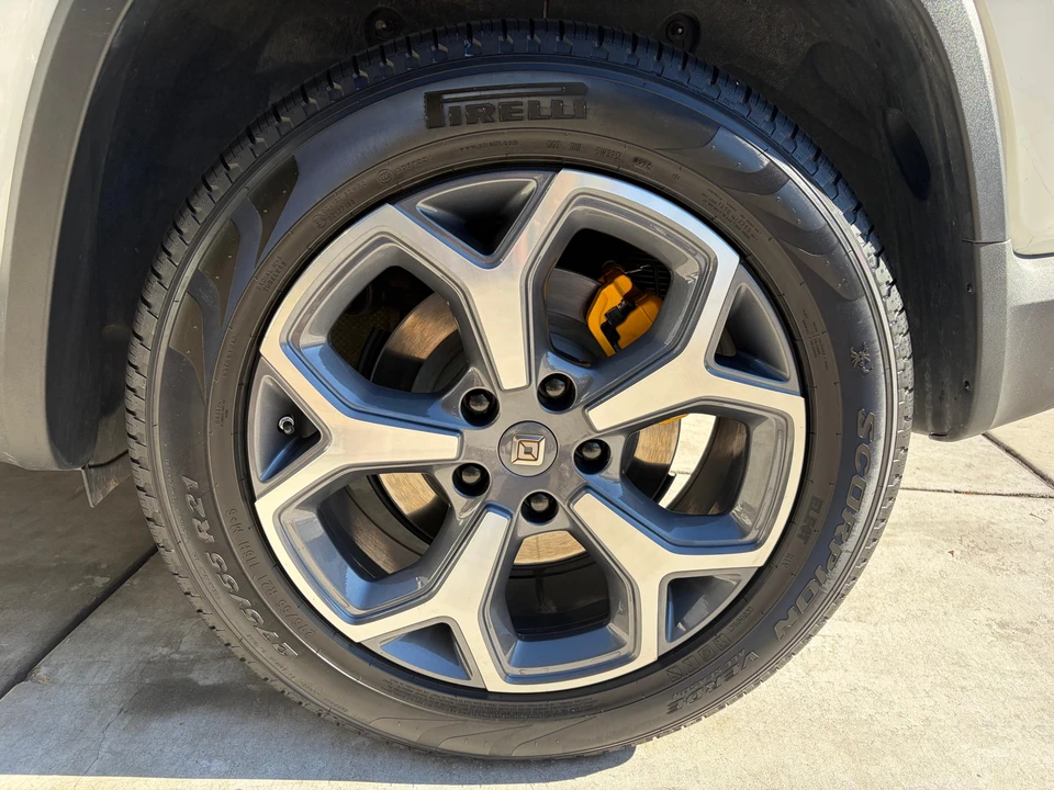 2023 Rivian R1S - Image 16 of 31
