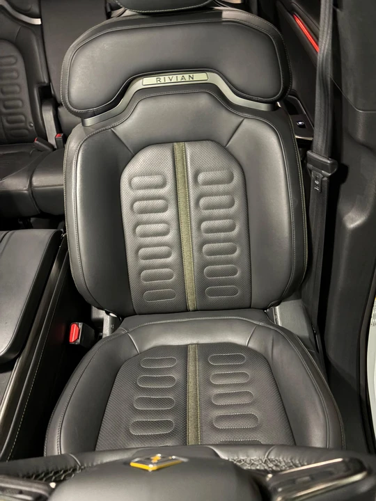 2023 Rivian R1S - Image 30 of 31