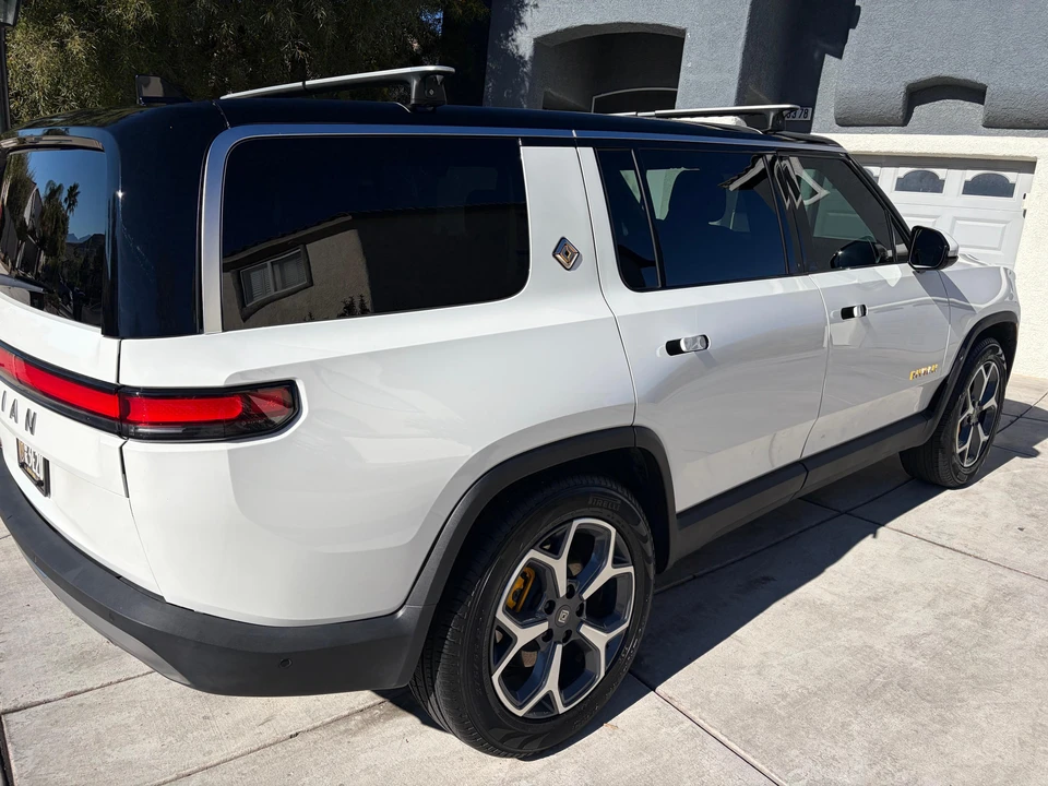 2023 Rivian R1S - Image 13 of 31