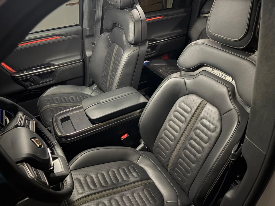 2023 Rivian R1S - Image 27 of 31