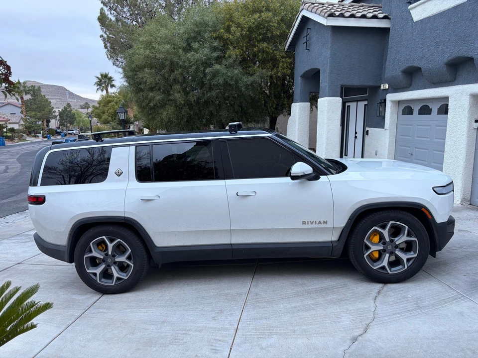 2023 Rivian R1S - Image 11 of 31