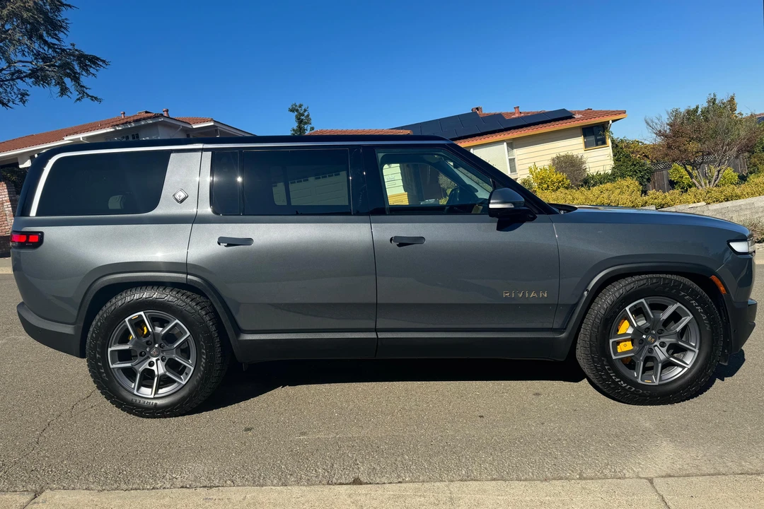 2023 Rivian R1S - Image 3 of 31