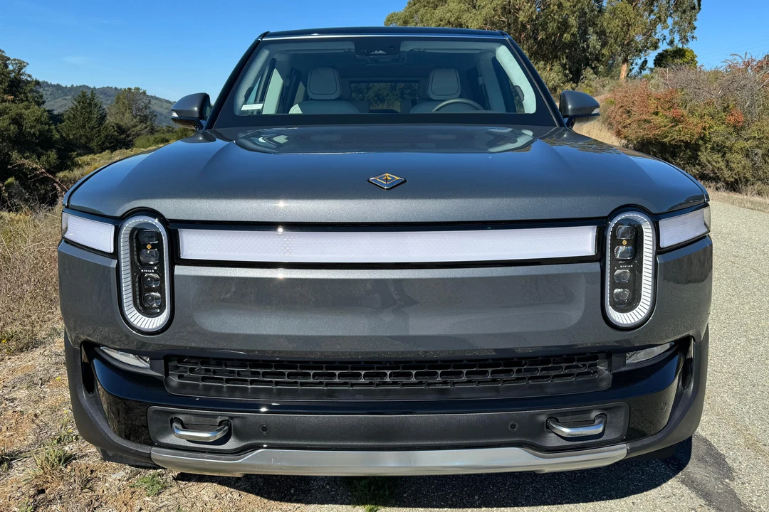 2023 Rivian R1S - Image 2 of 31
