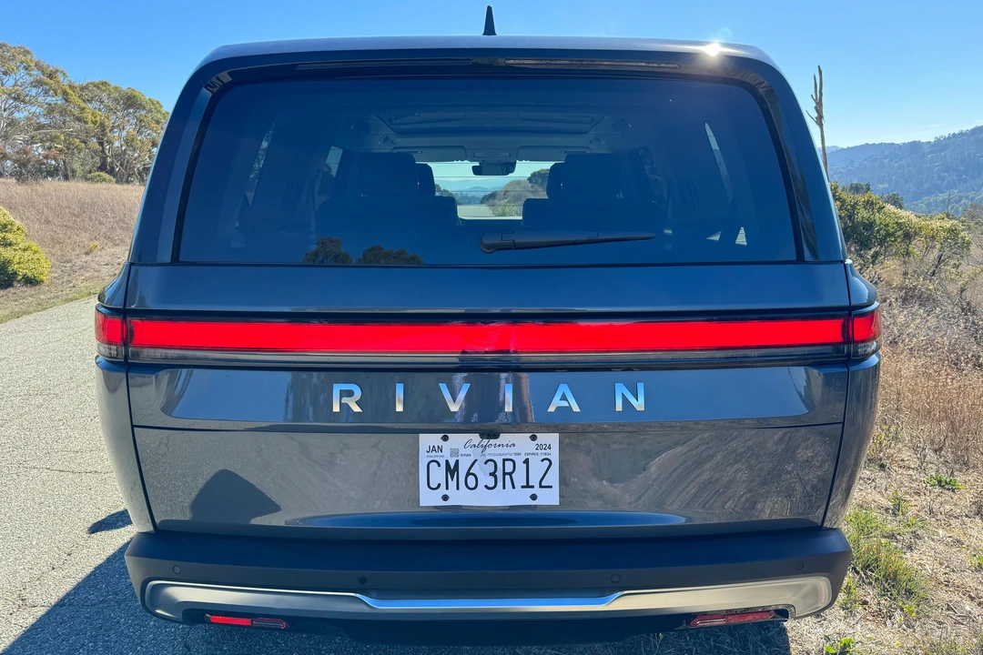 2023 Rivian R1S - Image 5 of 31