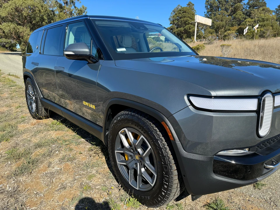 2023 Rivian R1S - Image 21 of 31