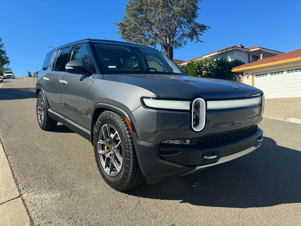 2023 Rivian R1S - Image 19 of 31