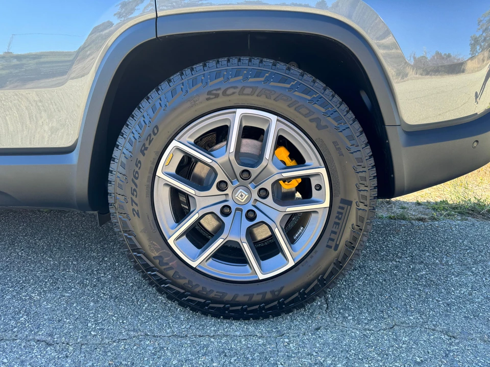 2023 Rivian R1S - Image 31 of 31