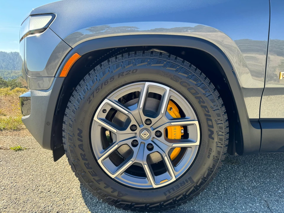 2023 Rivian R1S - Image 30 of 31