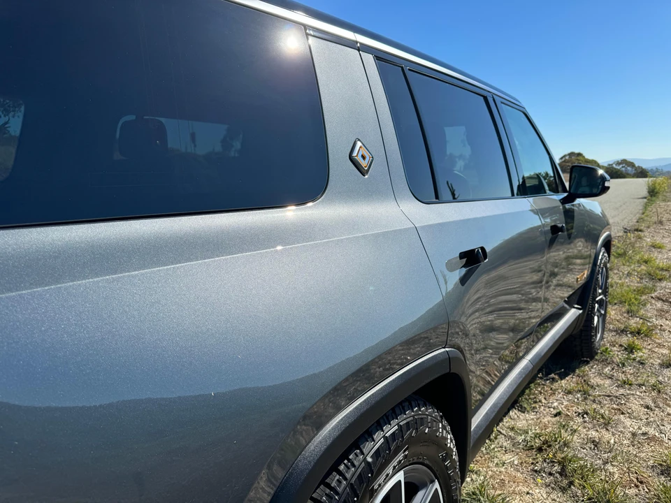 2023 Rivian R1S - Image 27 of 31