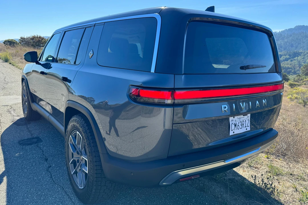 2023 Rivian R1S - Image 4 of 31
