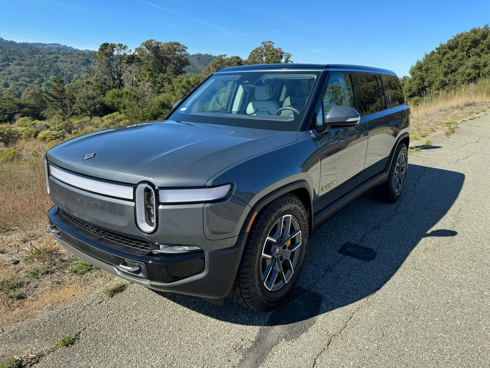 2023 Rivian R1S - Image 9 of 31