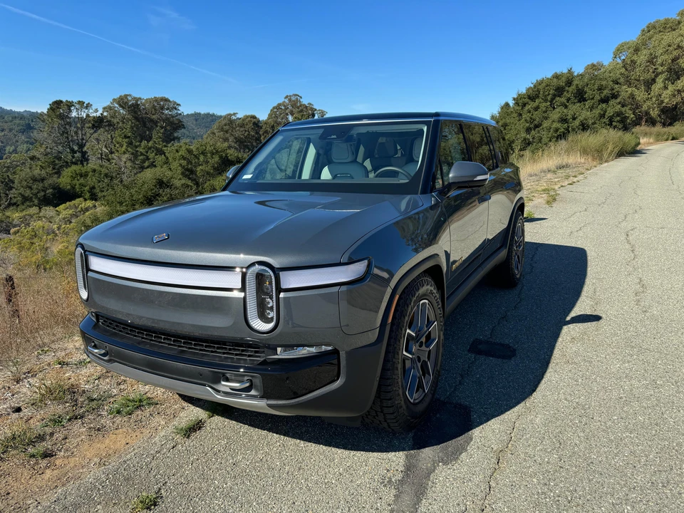 2023 Rivian R1S - Image 8 of 31