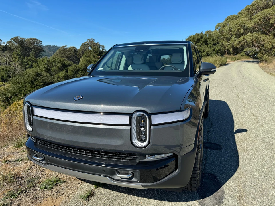 2023 Rivian R1S - Image 7 of 31