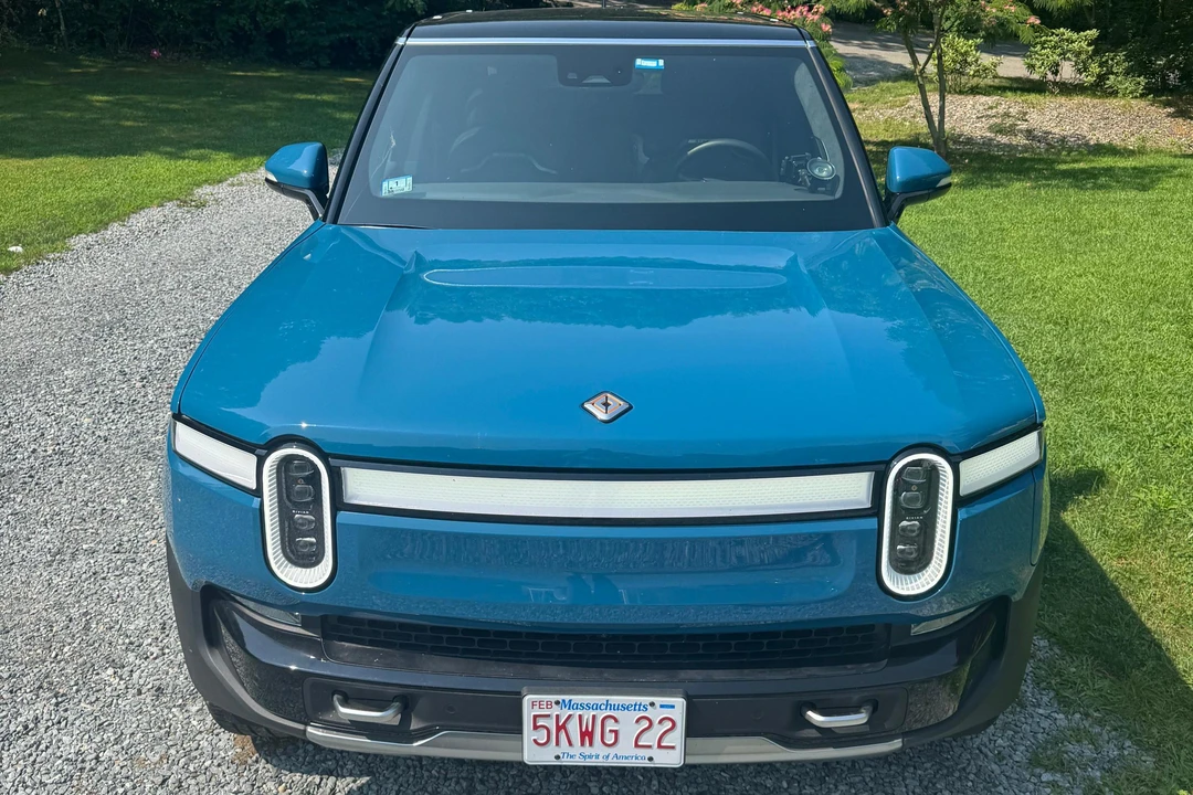 2023 Rivian R1S - Image 2 of 31
