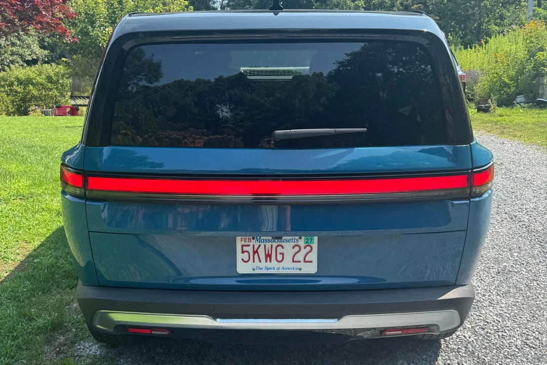 2023 Rivian R1S - Image 5 of 31