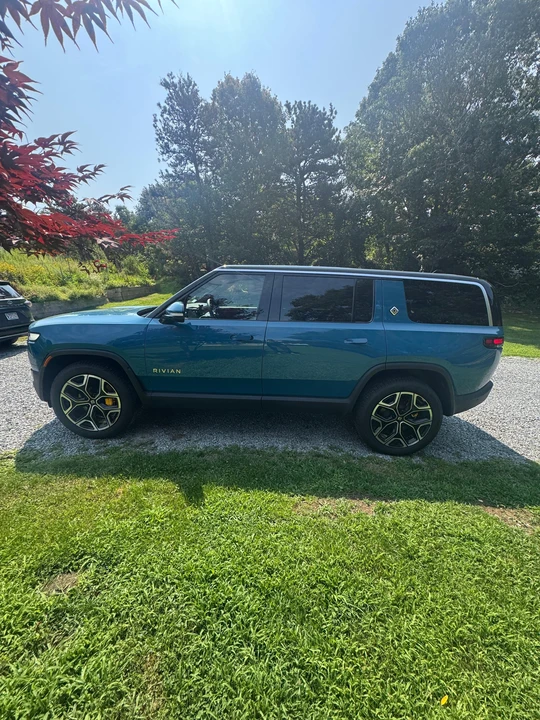 2023 Rivian R1S - Image 7 of 31
