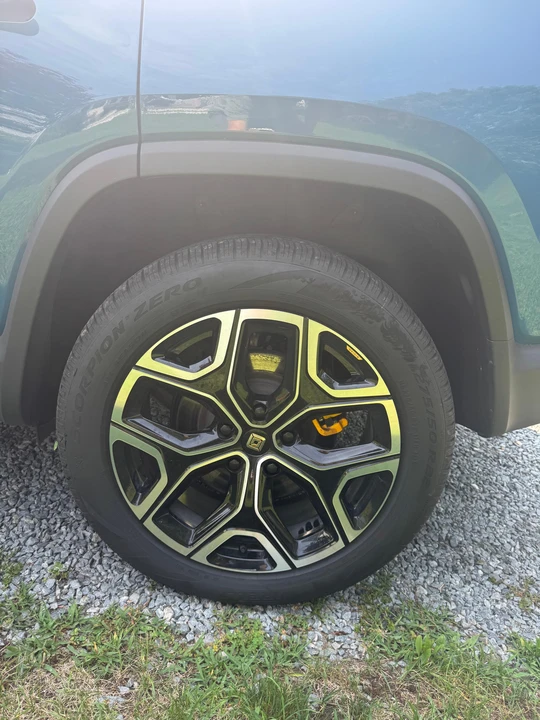2023 Rivian R1S - Image 24 of 31