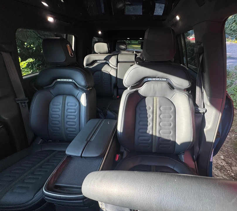 2023 Rivian R1S - Image 31 of 31