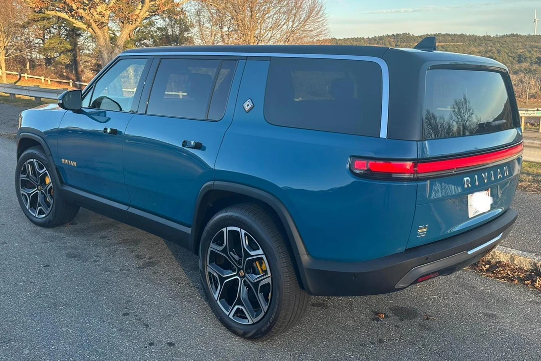 2023 Rivian R1S - Image 3 of 31