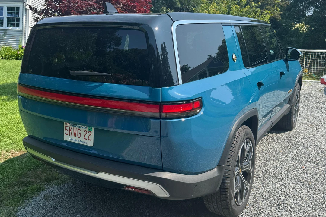 2023 Rivian R1S - Image 4 of 31