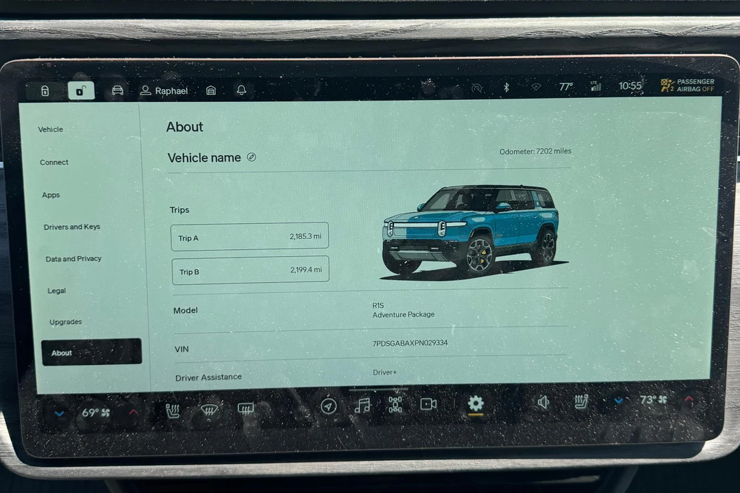 2023 Rivian R1S - Image 30 of 31