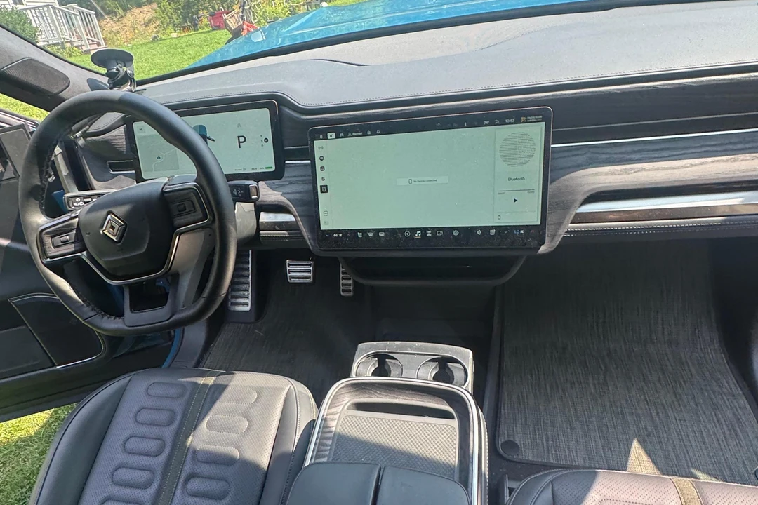 2023 Rivian R1S - Image 27 of 31