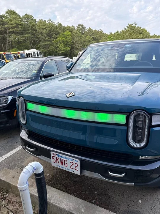 2023 Rivian R1S - Image 14 of 31