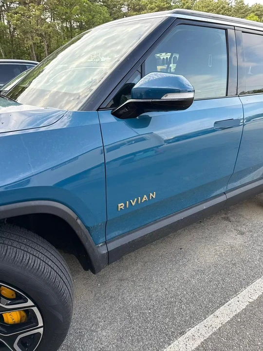 2023 Rivian R1S - Image 16 of 31