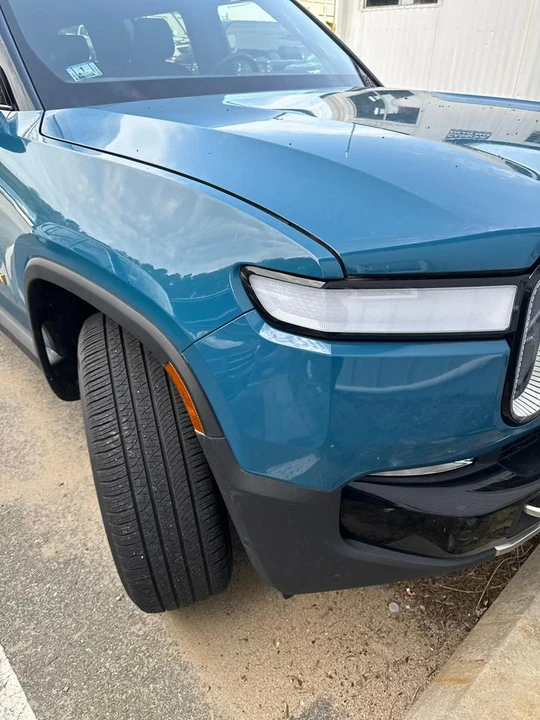 2023 Rivian R1S - Image 13 of 31