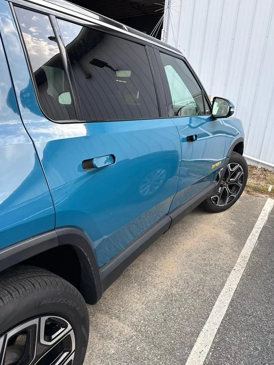 2023 Rivian R1S - Image 21 of 31