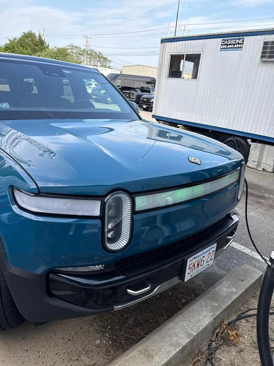 2023 Rivian R1S - Image 12 of 31
