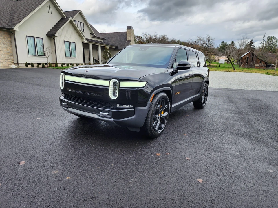 2023 Rivian R1S - Image 7 of 31