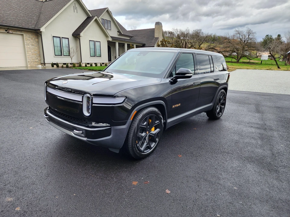 2023 Rivian R1S - Image 9 of 31