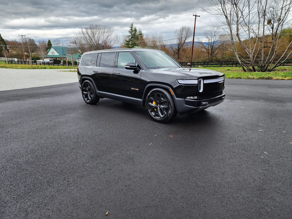 2023 Rivian R1S - Image 21 of 31