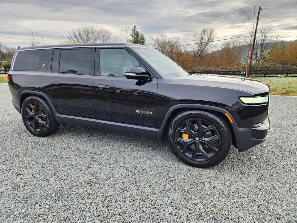 2023 Rivian R1S - Image 20 of 31